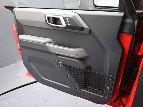 Used 2023 Ford Bronco Black Diamond image 11