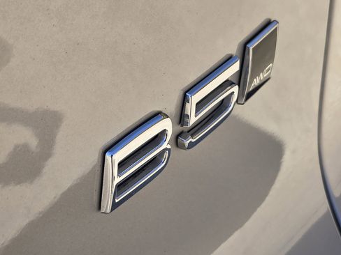 Used 2023 Volvo XC40 B5 Plus image 19