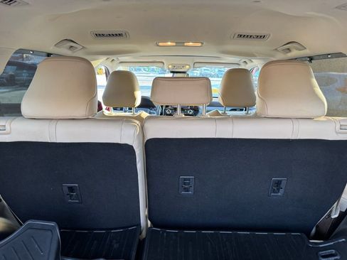 Used 2020 Toyota Highlander XLE image 34