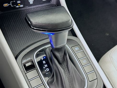 Used 2025 Hyundai Kona SEL image 24