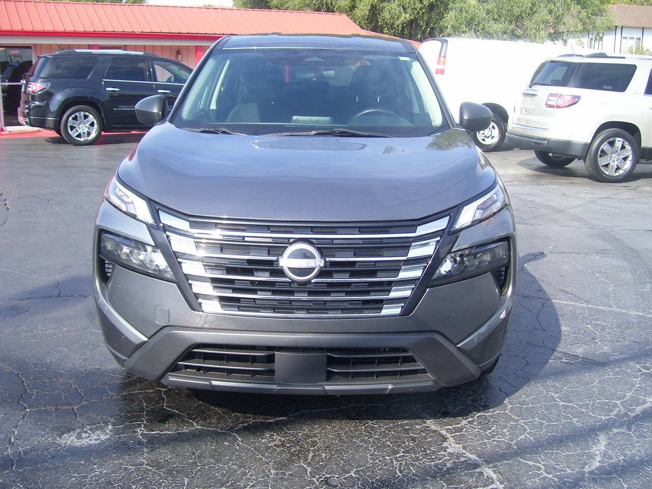 Used 2024 Nissan Rogue S AWD/4WD image 5