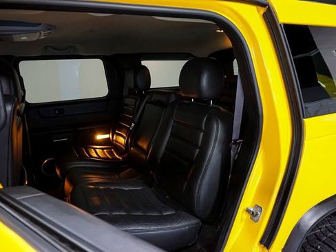 Used 2005 HUMMER H2 w/ Preferred Equipment Group image 29