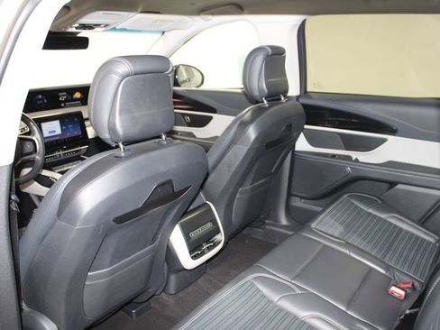 Used 2024 Lincoln Nautilus Reserve image 26