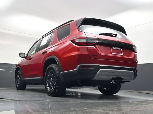 Certified 2025 Honda Pilot TrailSport image 44