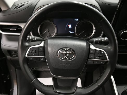 Used 2023 Toyota Highlander XLE AWD/4WD image 20