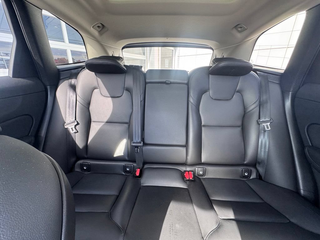 Used 2025 Volvo XC60 B5 Plus AWD/4WD image 24