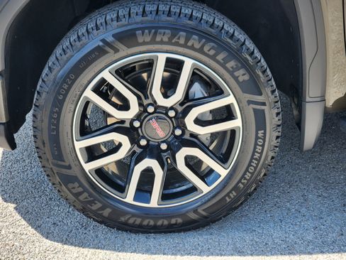 Used 2024 GMC Sierra 1500 AT4 w/ Technology Package AWD/4WD image 30