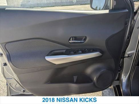 Used 2018 Nissan Kicks SV image 12