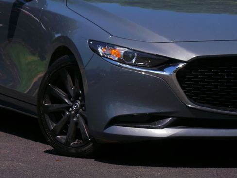 Used 2022 MAZDA MAZDA3 s FWD image 17
