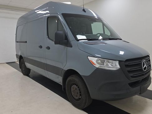 Used 2024 Mercedes-Benz Sprinter 2500 image 2