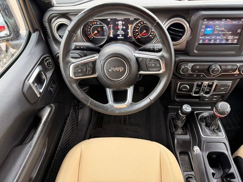 Used 2018 Jeep Wrangler Unlimited Sahara AWD/4WD image 19