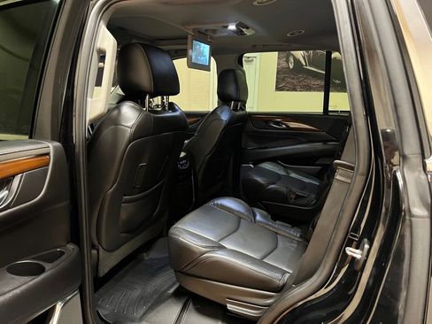 Used 2018 Cadillac Escalade Luxury RWD image 18