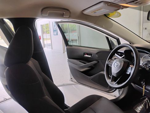 Used 2020 Toyota Corolla LE FWD image 89