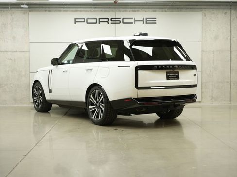 Used 2023 Land Rover Range Rover SE AWD/4WD image 3