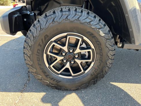 New 2025 Jeep Wrangler Unlimited Rubicon w/ Technology Group image 26