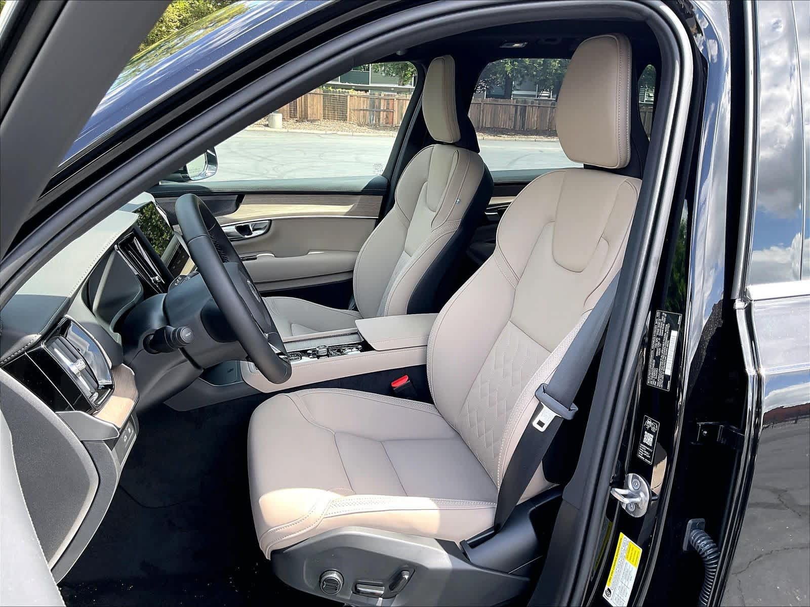 New 2026 Volvo XC90 T8 Plus w/ Protection Package Premier AWD/4WD image 11