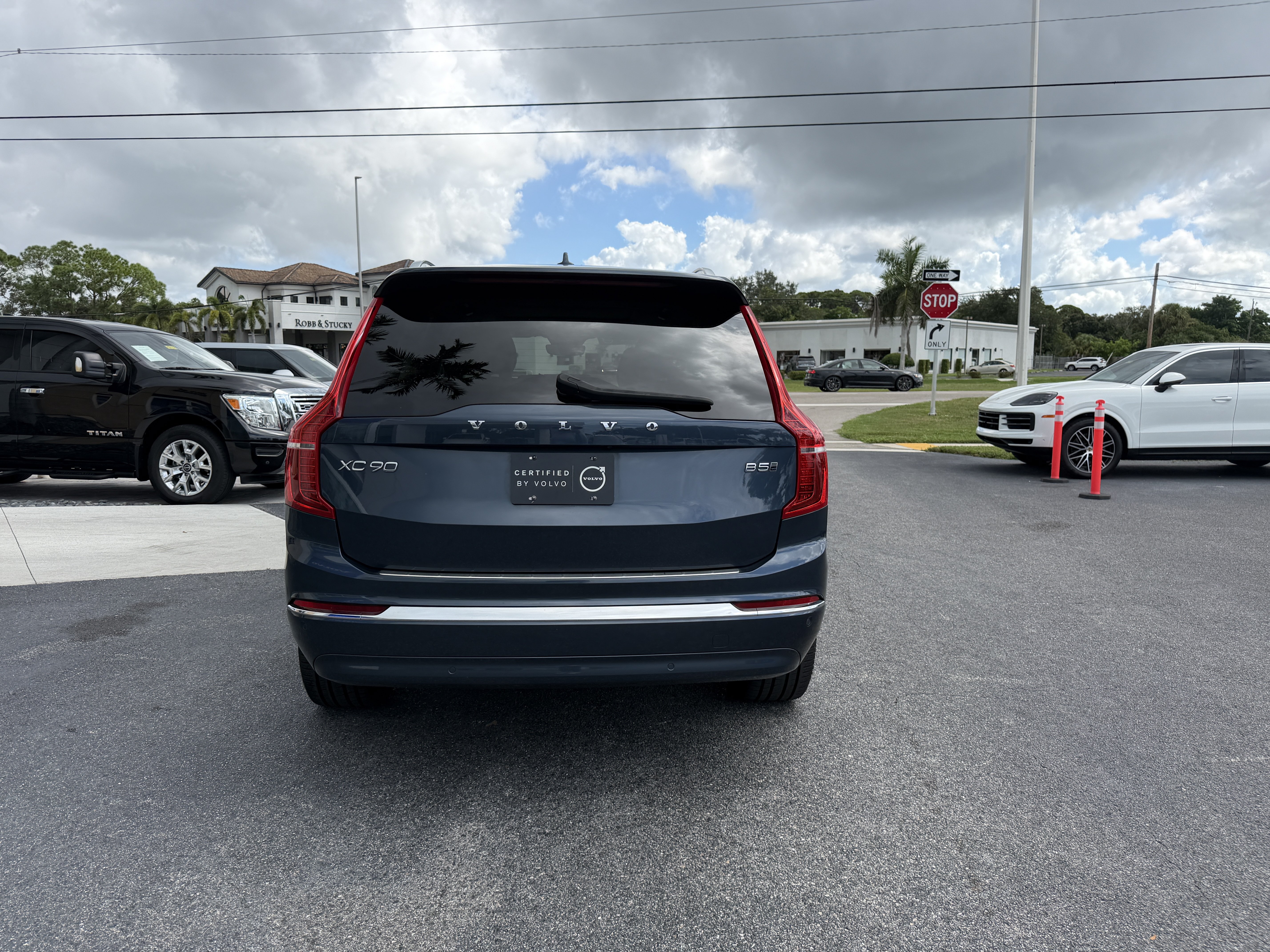 Certified 2025 Volvo XC90 B5 Plus w/ Protection Package Premier AWD/4WD image 4