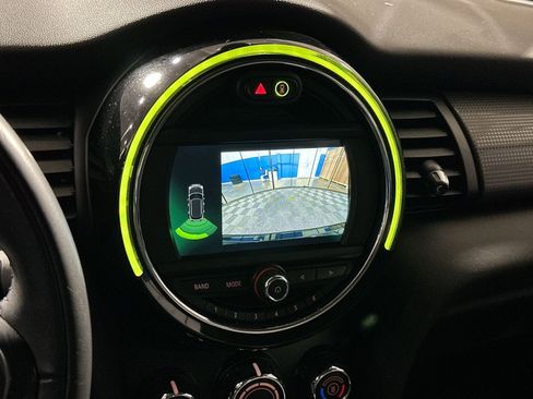 Used 2021 MINI Cooper 4-Door Hardtop image 24