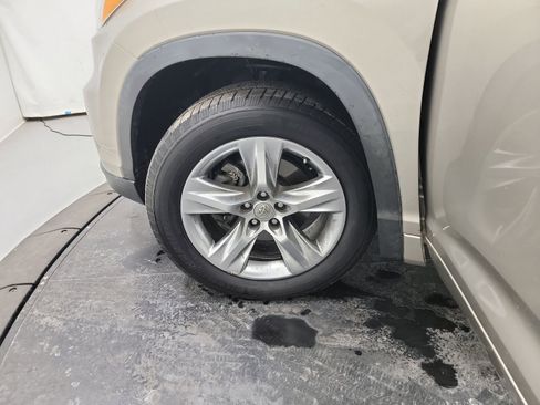 Used 2015 Toyota Highlander Limited image 30