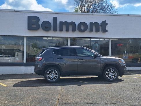 Used 2022 Jeep Compass Latitude AWD/4WD image 2