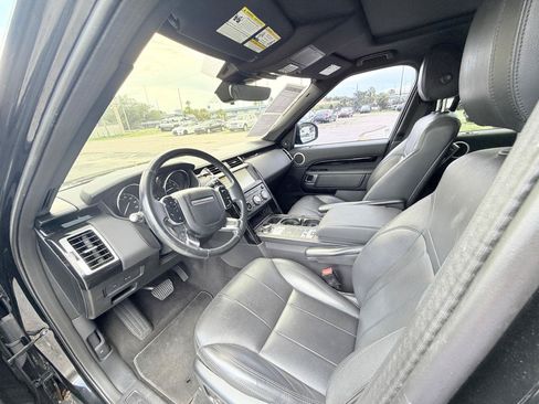 Used 2020 Land Rover Discovery SE AWD/4WD image 18