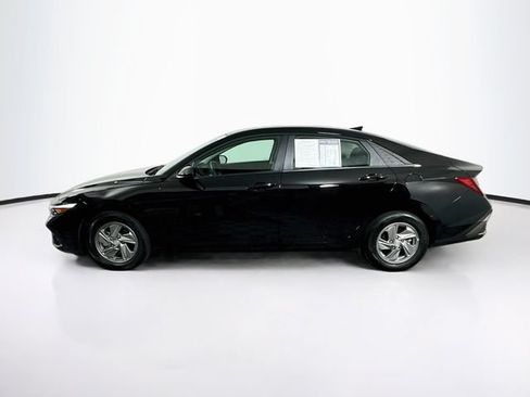 Certified 2026 Hyundai Elantra SE w/ Cargo Package FWD image 5