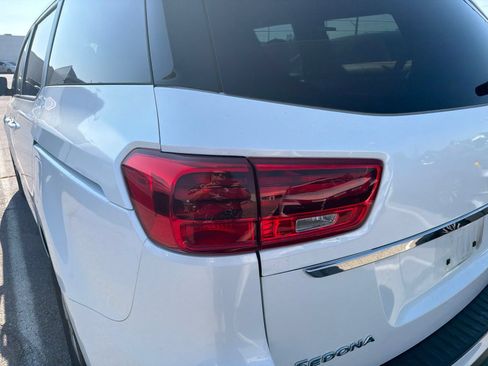 Used 2021 Kia Sedona LX FWD image 9