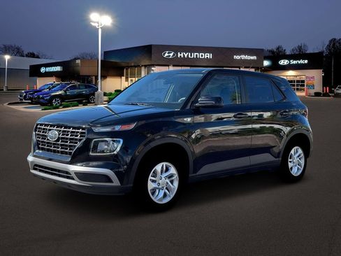 New 2026 Hyundai Venue SE image 2