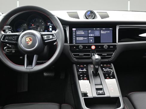 New 2026 Porsche Macan AWD/4WD image 8