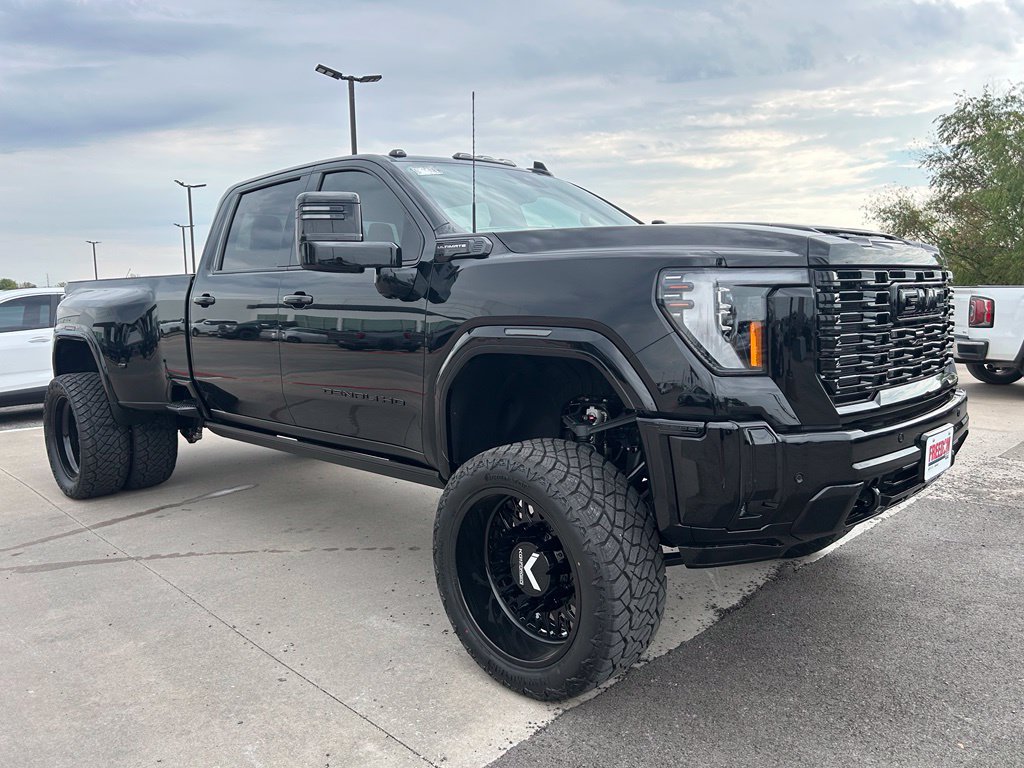 New 2026 GMC Sierra 3500 Denali Ultimate w/ LPO, Black Badging Package AWD/4WD image 8