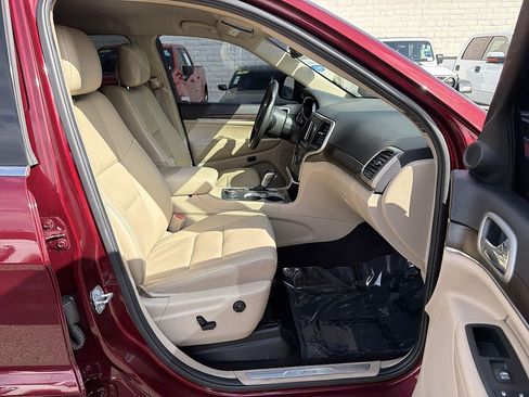Used 2018 Jeep Grand Cherokee Limited AWD/4WD image 26