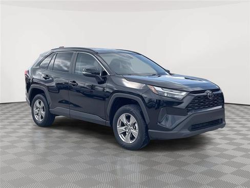 Used 2025 Toyota RAV4 XLE FWD image 5