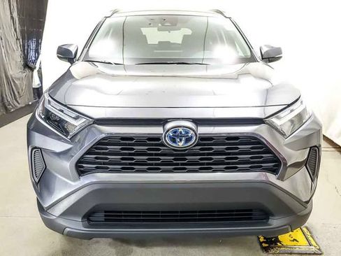 Certified 2022 Toyota RAV4 XLE w/ Convenience Package AWD/4WD image 3