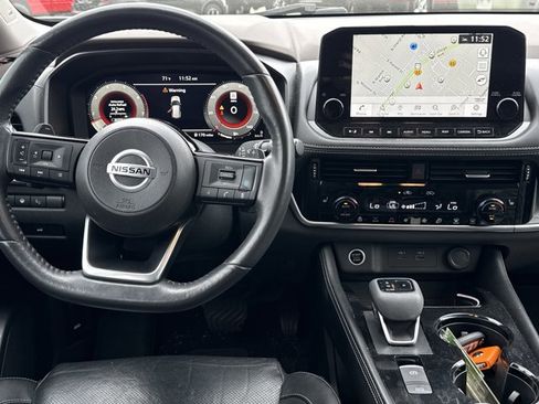 Used 2021 Nissan Rogue Platinum image 4