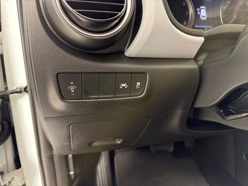 Used 2021 Hyundai Kona SE image 13