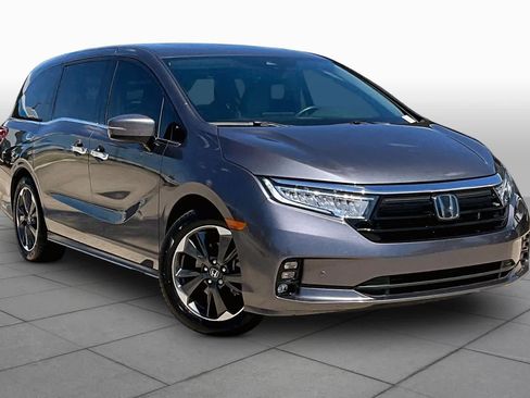 Used 2023 Honda Odyssey Elite image 3