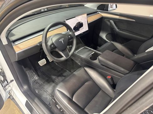 Used 2023 Tesla Model Y Performance image 98