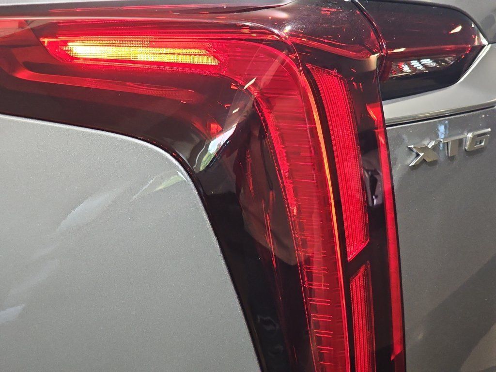 Used 2025 Cadillac XT6 Premium Luxury AWD/4WD image 36