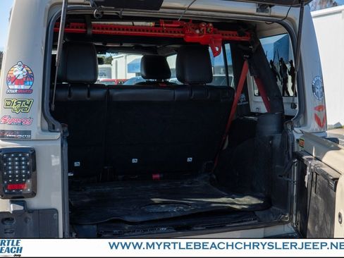 Used 2017 Jeep Wrangler Unlimited Rubicon image 28