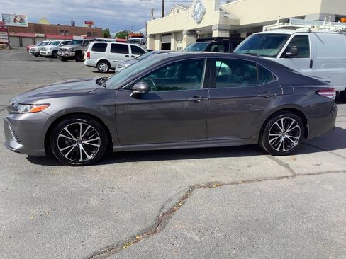 Used 2020 Toyota Camry SE w/ Carpet Mat Package FWD image 17