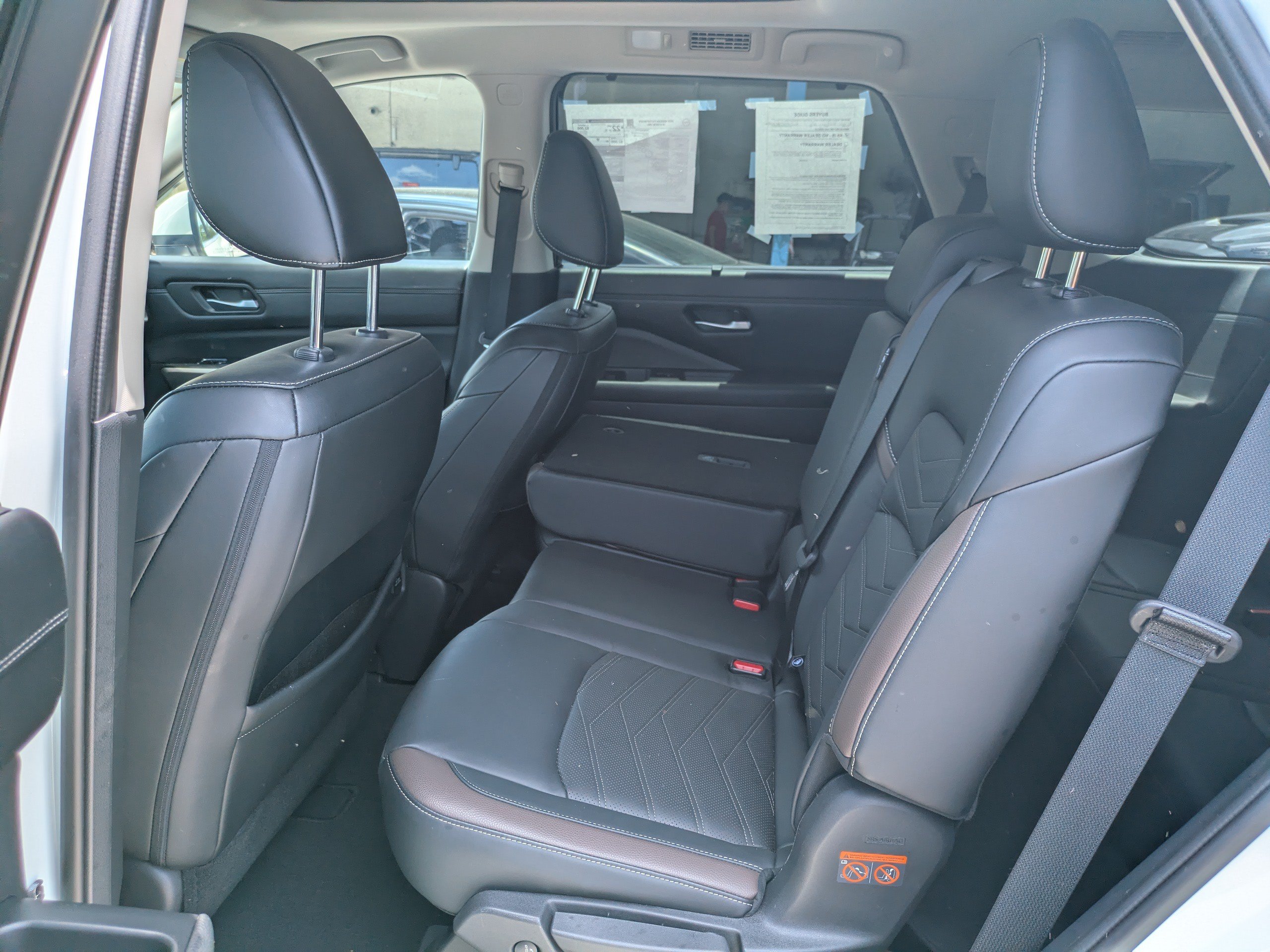 Used 2023 Nissan Pathfinder Platinum w/ Black Appearance Package AWD/4WD image 12