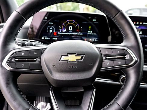 Used 2025 Chevrolet Equinox LT image 17