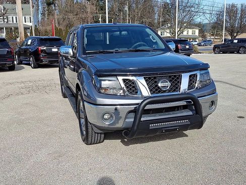 Used 2016 Nissan Frontier SL w/ Moonroof Package image 3