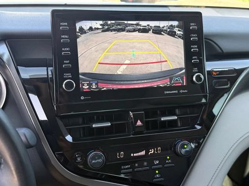 Used 2021 Toyota Camry XLE FWD image 19