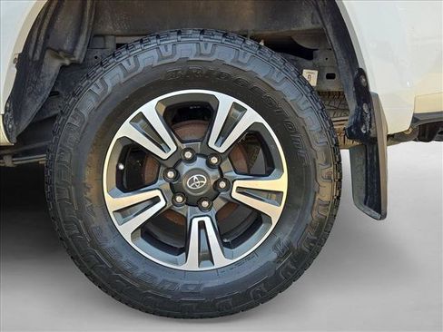 Used 2018 Toyota Tacoma TRD Sport w/ Technology Package AWD/4WD image 21