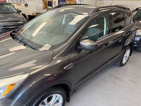 Used 2018 Ford Escape SE w/ Ford Safe & Smart Package image 3