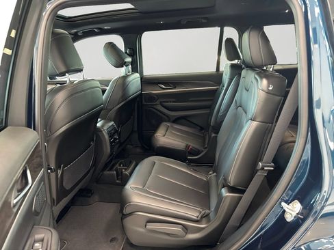 New 2026 Jeep Grand Cherokee L Limited w/ Luxury Tech Group II AWD/4WD image 15