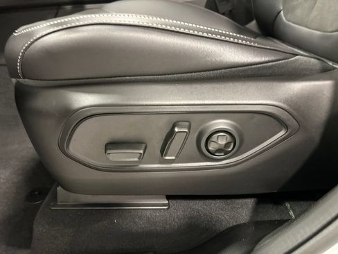 New 2026 Jeep Grand Cherokee L 4WD image 16