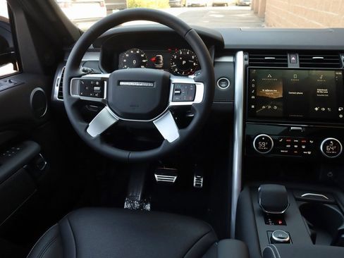 Certified 2024 Land Rover Discovery Dynamic SE image 15