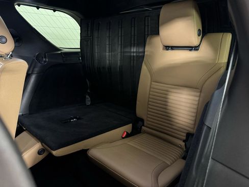 Used 2024 Land Rover Discovery Dynamic SE image 34